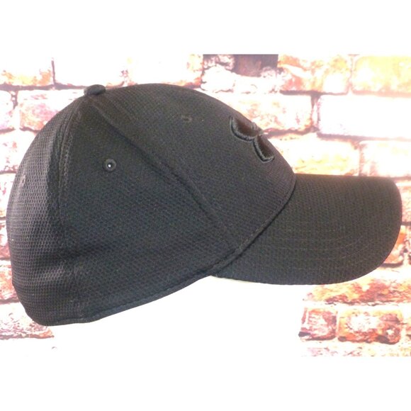 Under Armour Black Mesh Fitted Hat M/L Polyester Stretch Fit - Picture 2 of 6